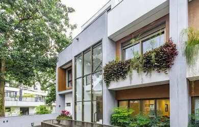 Imagem: A casa em condomínio à venda possui 4 Dormitórios, 5 Banheiros