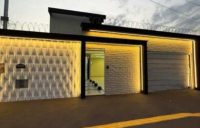 Imagem: A casa possui 3 Dormitórios, 4 Banheiros, 4 Vagas na garagem