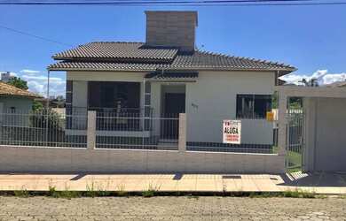 Imagem: A casa possui 3 Dormitórios, 2 Banheiros, 120m² de Área e