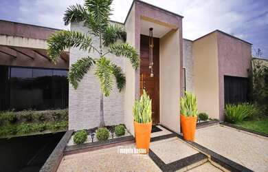 Imagem: A casa possui 3 Dormitórios, 2 Banheiros, 3 Vagas na garagem