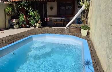 Imagem: A casa possui 2 Dormitórios, 1 Banheiro, 2 Vagas na garagem