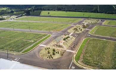 Imagem: O terreno possui 336m² de Área, Imóvel novo e está localizado