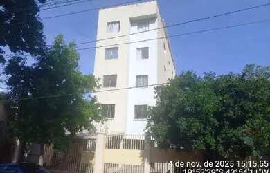 Imagem: O apartamento possui 3 Dormitórios, 1 Banheiro, 2 Vagas na