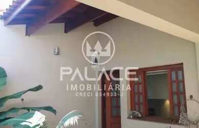 Imagem: A casa possui 2 Dormitórios, 1 Banheiro, 2 Vagas na garagem