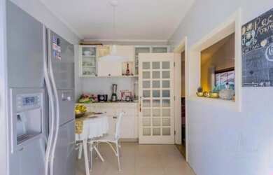 Imagem: A casa em condomínio possui 3 Dormitórios, 5 Banheiros, 500m²