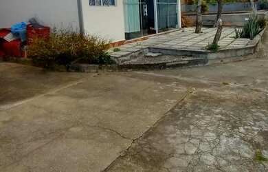 Imagem: A casa possui 3 Dormitórios, 1 Banheiro, 432m² de Área e