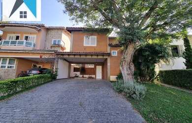 Imagem: A casa em condomínio possui 4 Dormitórios, 4 Banheiros, 4