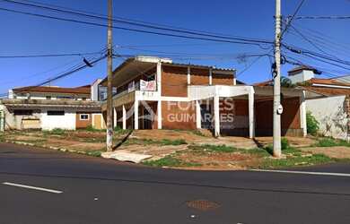 Imagem: O depósito possui 5 Vagas na garagem e 479m² de Área e está