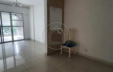 Imagem: O apartamento possui 3 Dormitórios, 1 Banheiro, 1 Vaga na garagem