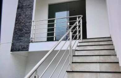 Imagem: A casa possui 2 Dormitórios, 1 Banheiro, 2 Vagas na garagem