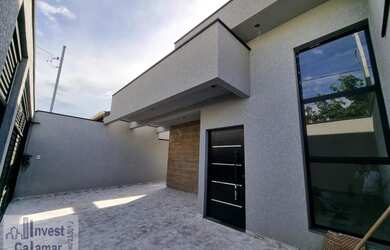 Imagem: A casa possui 3 Dormitórios, 2 Banheiros, 2 Vagas na garagem