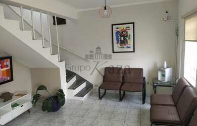 Imagem: O depósito possui 2 Vagas na garagem, 120m² de Área e está