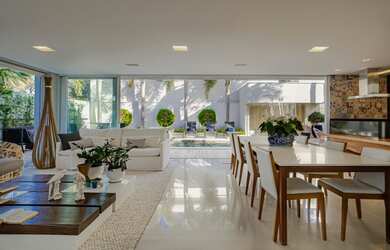 Imagem: A casa em condomínio possui 4 Dormitórios, 5 Banheiros, 4