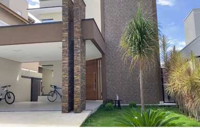 Imagem: A casa em condomínio possui 4 Dormitórios, 4 Banheiros, 4