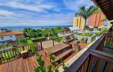 Imagem: A casa possui 3 Dormitórios, 4 Banheiros, 2 Vagas na garagem