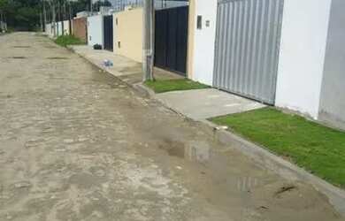 Imagem: A casa possui 2 Dormitórios, 1 Banheiro, 1 Vaga na garagem