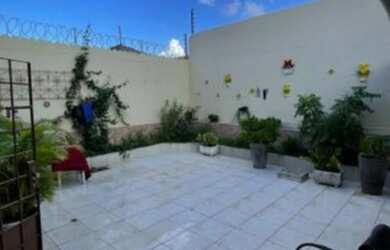 Imagem: A casa possui 3 Dormitórios, 2 Banheiros, 1 Vaga na garagem