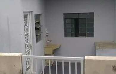 Imagem: A casa possui 2 Dormitórios, 1 Banheiro e está localizado