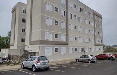 Imagem: O apartamento possui 2 Dormitórios, 1 Banheiro, 1 Vaga na garagem