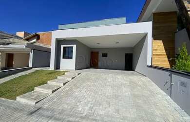 Imagem: A casa em condomínio possui 3 Dormitórios, 2 Banheiros, 4