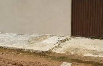 Imagem: A casa possui 2 Dormitórios, 2 Banheiros, 2 Vagas na garagem