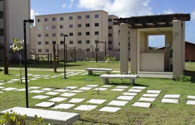 Imagem: O apartamento possui 2 Dormitórios, 1 Banheiro, 1 Vaga na garagem