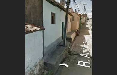 Imagem: A casa possui 2 Dormitórios e 1 Banheiro e está localizado