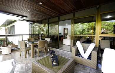 Imagem: O apartamento possui 4 Dormitórios, 5 Banheiros, 2 Vagas na