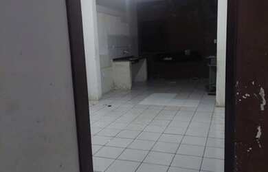 Imagem: A casa possui 3 Dormitórios, 2 Banheiros, 5 Vagas na garagem