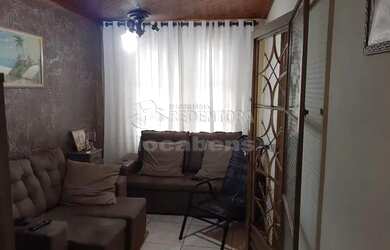 Imagem: A casa possui 3 Dormitórios, 2 Banheiros, 2 Vagas na garagem