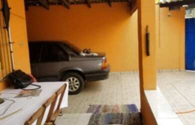 Imagem: A casa possui 3 Dormitórios, 2 Banheiros, 1 Vaga na garagem