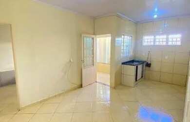 Imagem: A casa possui 2 Dormitórios, 1 Banheiro e está localizado