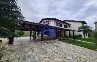 Imagem: A casa possui 4 Dormitórios, 5 Banheiros, 3 Vagas na garagem