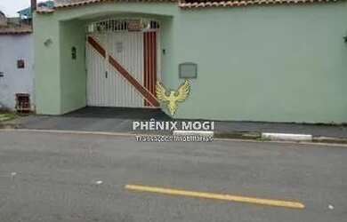 Imagem: A casa possui 4 Dormitórios, 2 Banheiros, 3 Vagas na garagem