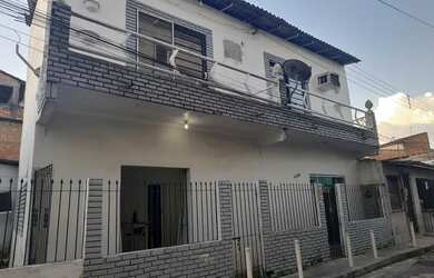 Imagem: A casa possui 1 Dormitório, 2 Banheiros e está localizado