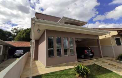 Imagem: A casa possui 3 Dormitórios, 1 Banheiro, 1 Vaga na garagem