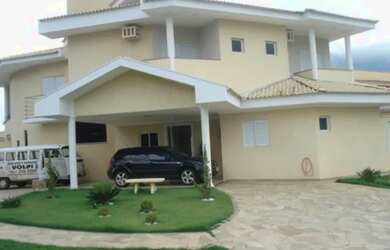 Imagem: A casa em condomínio possui 4 Dormitórios, 5 Banheiros, 4