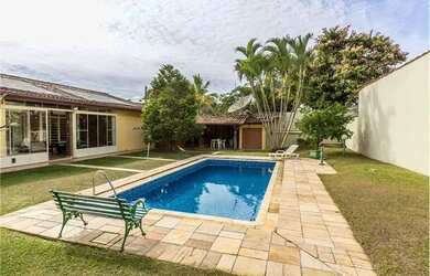 Imagem: A casa possui 5 Dormitórios, 4 Banheiros, 4 Vagas na garagem