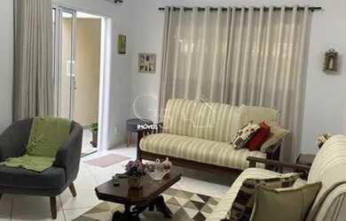 Imagem: A casa possui 3 Dormitórios, 3 Banheiros, 2 Vagas na garagem