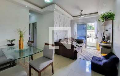 Imagem: O apartamento possui 3 Dormitórios, 1 Banheiro, 1 Vaga na garagem