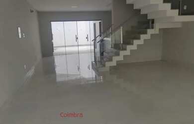 Imagem: A casa possui 1 Dormitório, 4 Banheiros, 2 Vagas na garagem