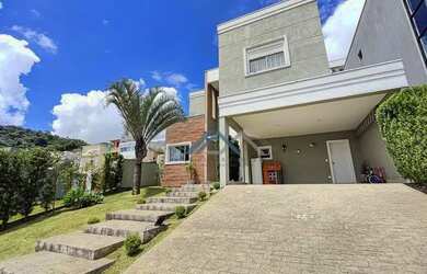 Imagem: A casa em condomínio possui 4 Dormitórios, 5 Banheiros, 4