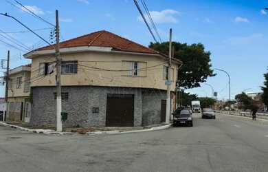 Imagem: A casa possui 5 Dormitórios, 5 Banheiros e 350m² de Área