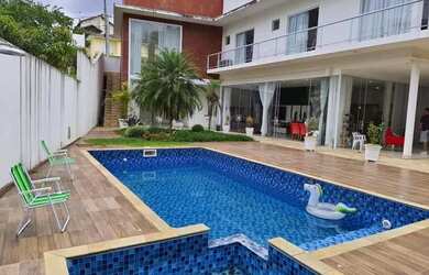 Imagem: A casa em condomínio possui 4 Dormitórios, 4 Banheiros, 5