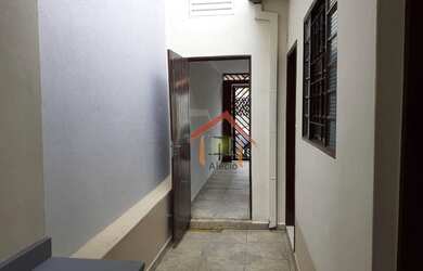 Imagem: A casa possui 2 Dormitórios, 2 Banheiros, 2 Vagas na garagem