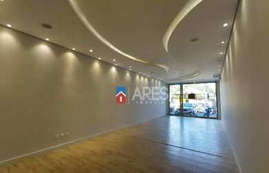 Imagem: O depósito possui 2 Vagas na garagem e 90m² de Área e está