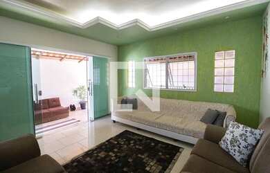 Imagem: A casa possui 4 Dormitórios, 4 Banheiros, 2 Vagas na garagem