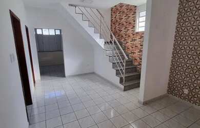 Imagem: A casa possui 4 Dormitórios, 3 Banheiros, 3 Vagas na garagem