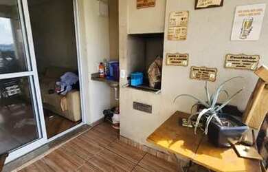 Imagem: O apartamento possui 3 Dormitórios, 1 Banheiro, 2 Vagas na