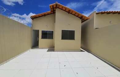 Imagem: A casa possui 3 Dormitórios, 2 Banheiros, 3 Vagas na garagem